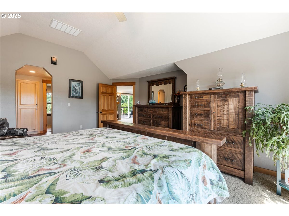 Oregon City, Oregon 97045, United States, 4 Bedrooms Bedrooms, ,3 BathroomsBathrooms,Residential,Active,169536