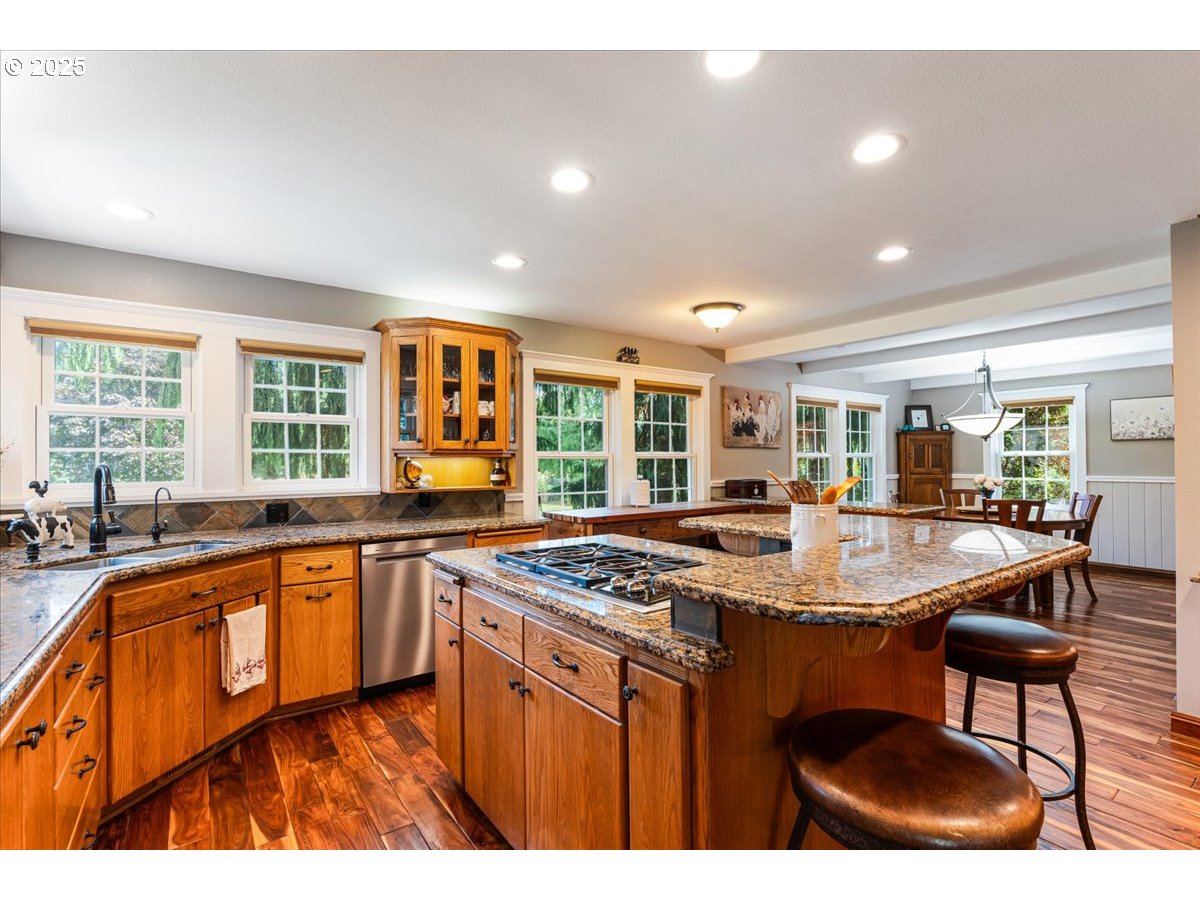 Oregon City, Oregon 97045, United States, 4 Bedrooms Bedrooms, ,3 BathroomsBathrooms,Residential,Active,169536