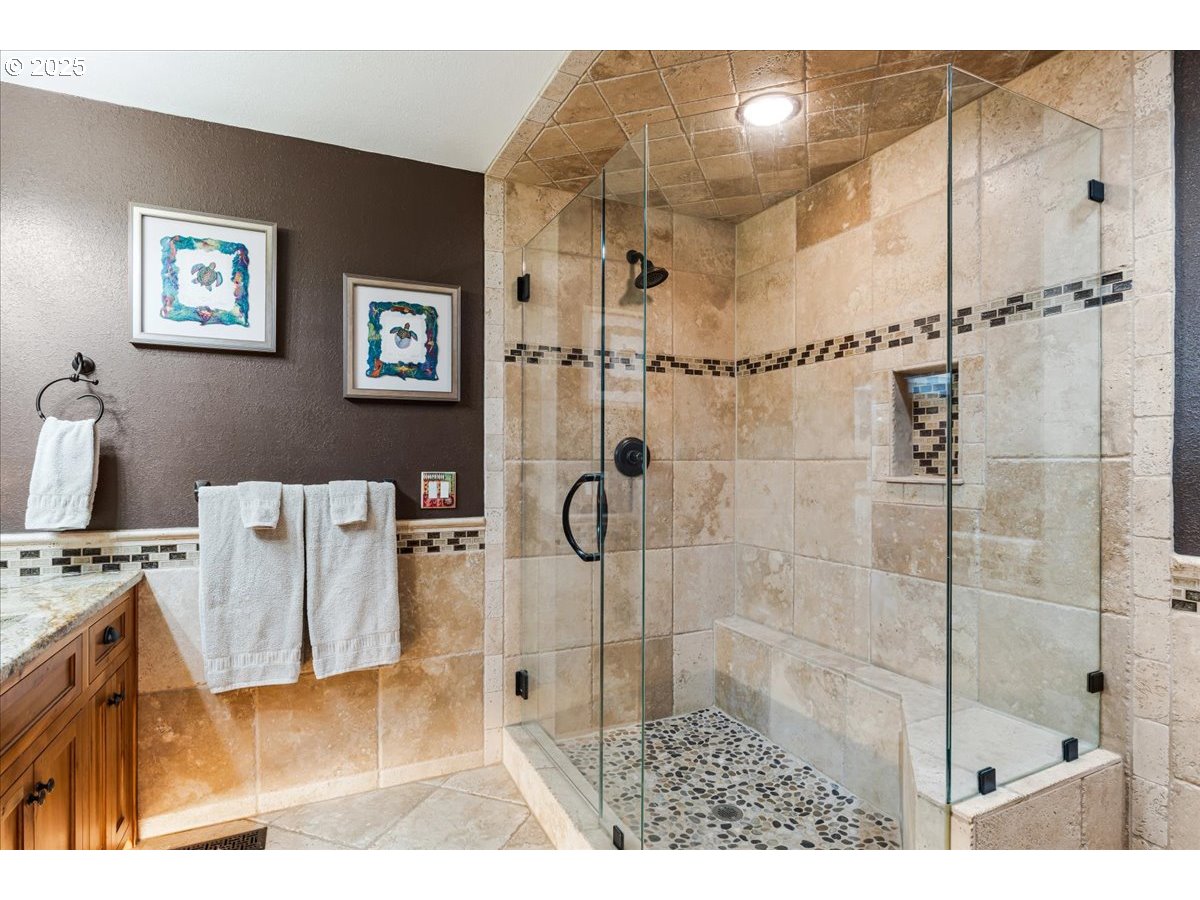 Oregon City, Oregon 97045, United States, 4 Bedrooms Bedrooms, ,3 BathroomsBathrooms,Residential,Active,169536