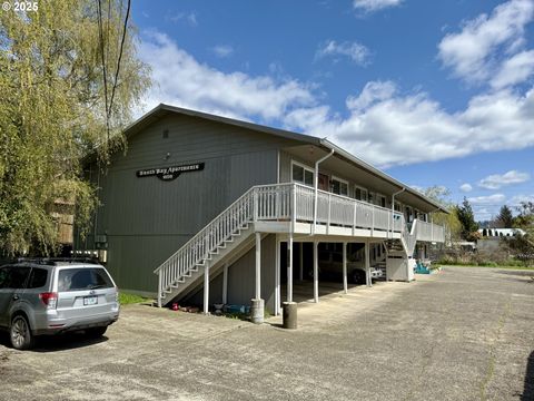 1050 S 8th Coos Bay OR 97420
