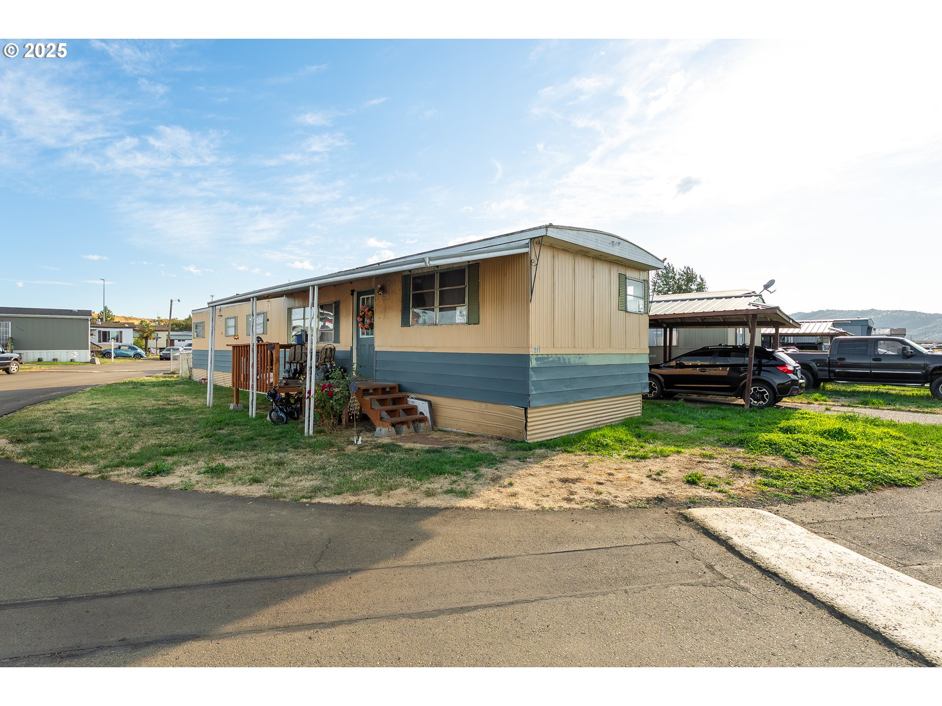 211 BERRY LOOP LN