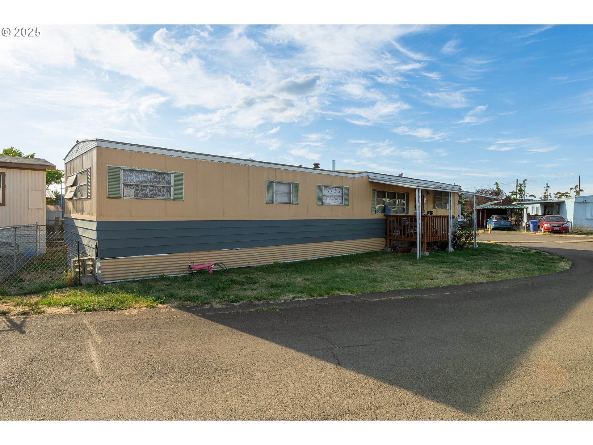 211 BERRY LOOP LN