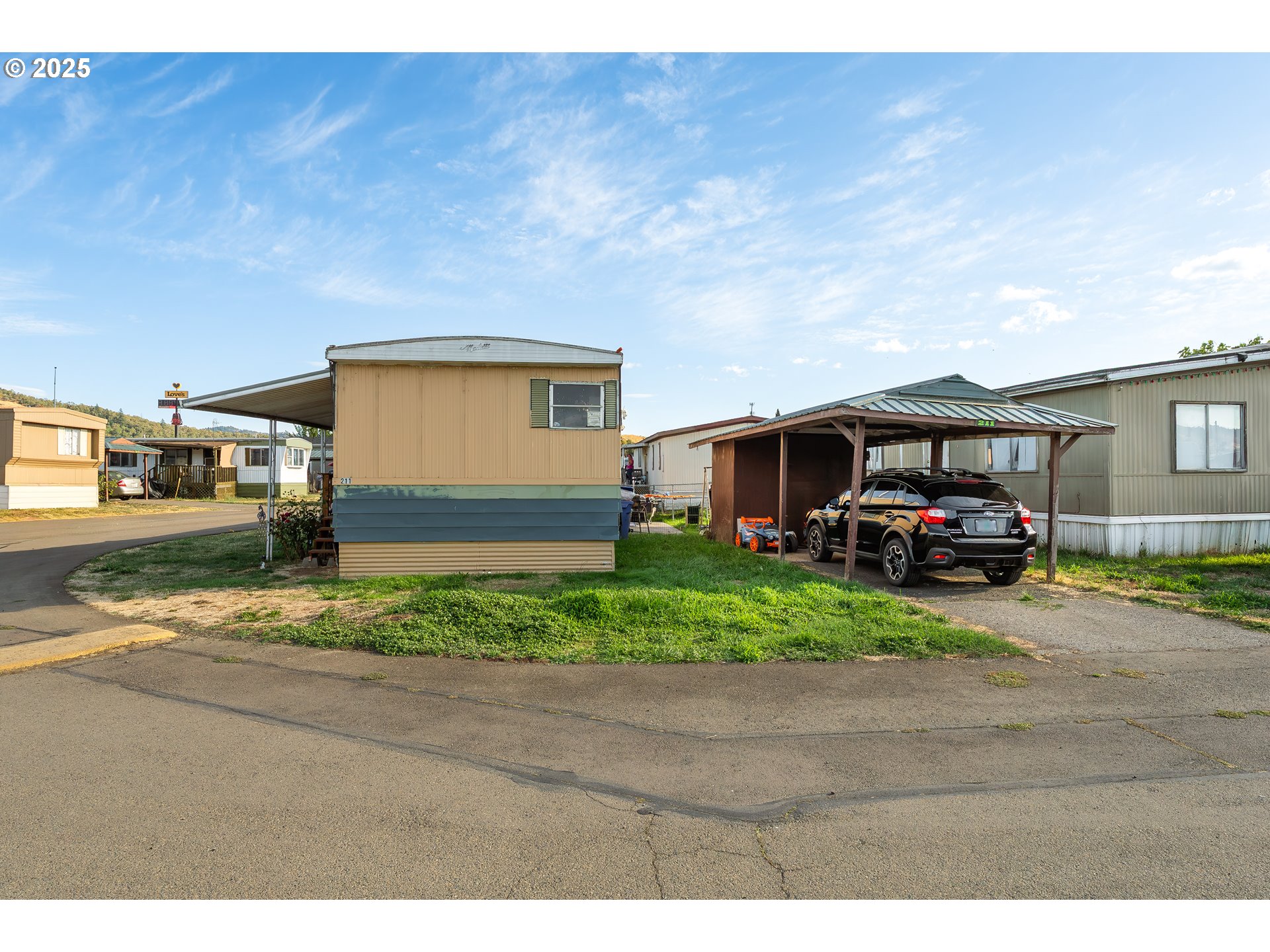 211 BERRY LOOP LN