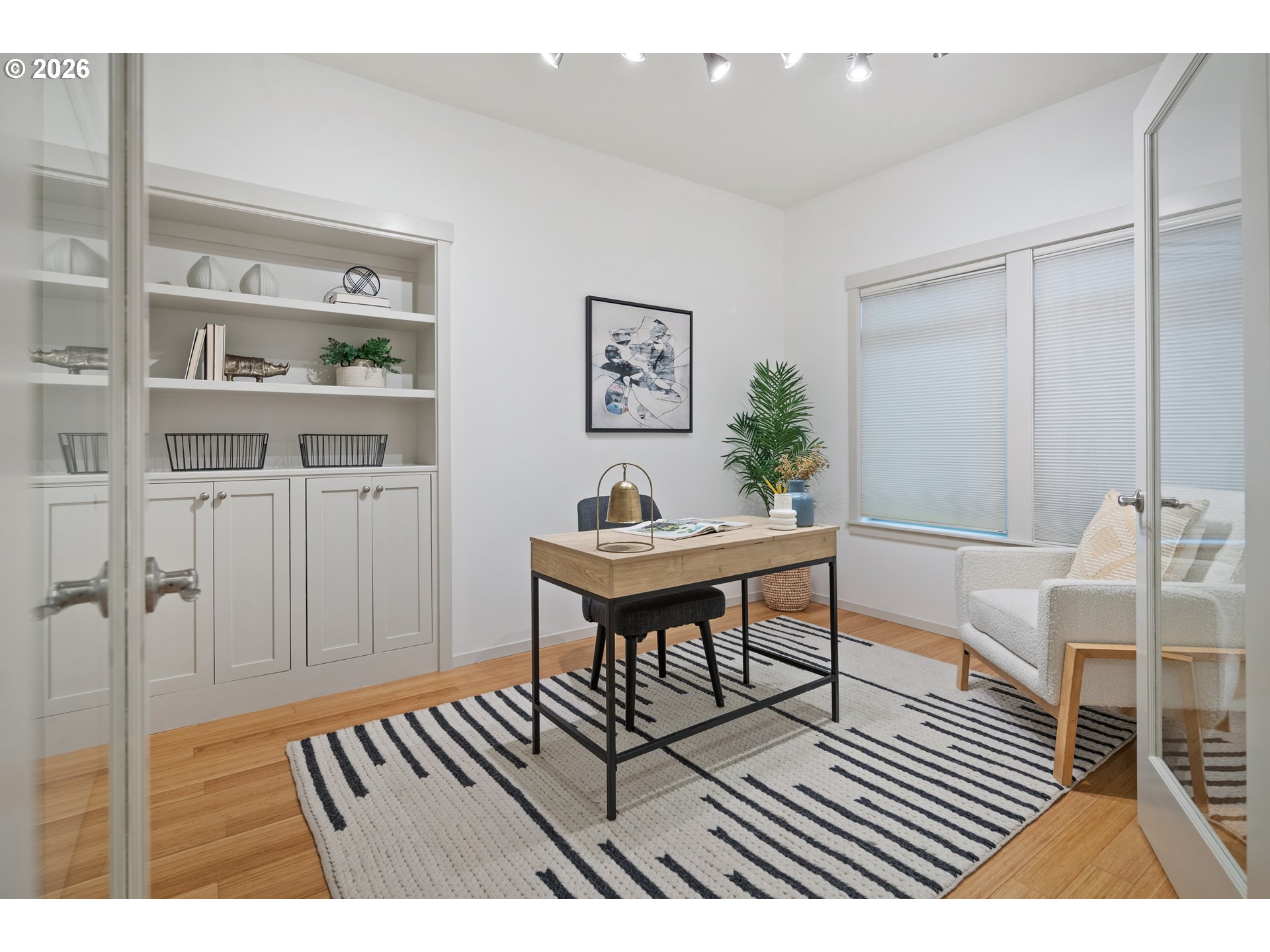 4720 N Commercial AVE