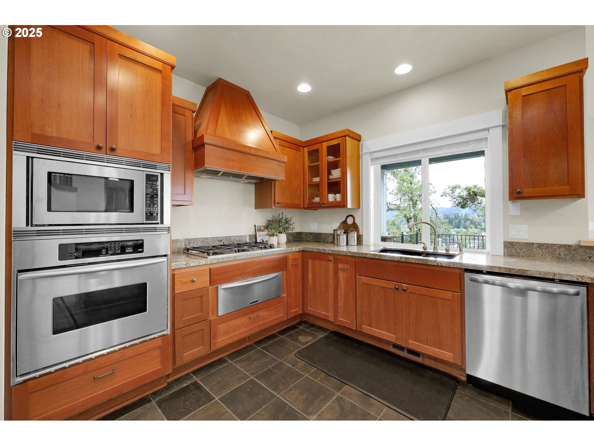 Springfield, Oregon 97478, United States, 3 Bedrooms Bedrooms, ,3 BathroomsBathrooms,Residential,Pending,114986