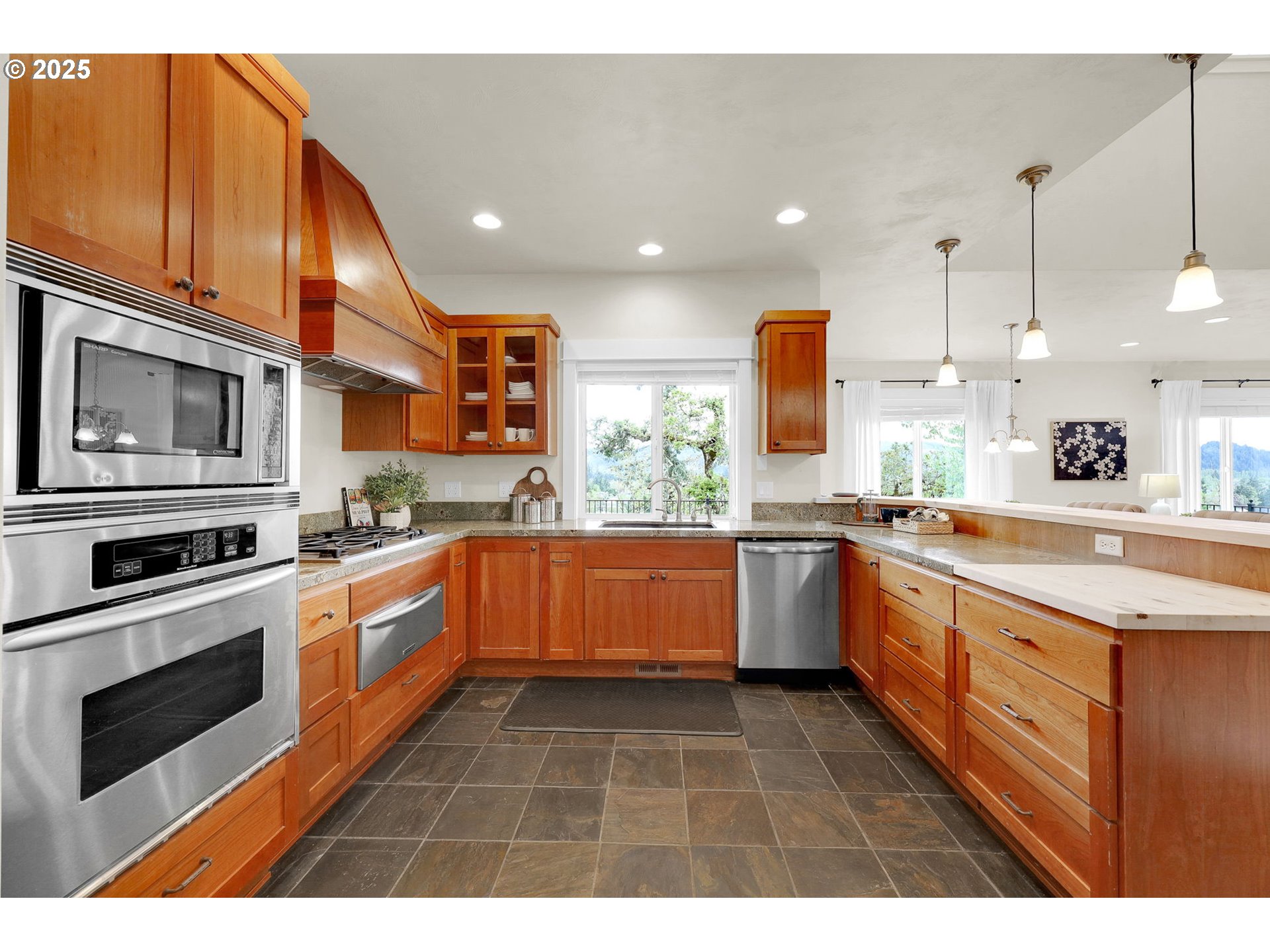 Springfield, Oregon 97478, United States, 3 Bedrooms Bedrooms, ,3 BathroomsBathrooms,Residential,Pending,114986