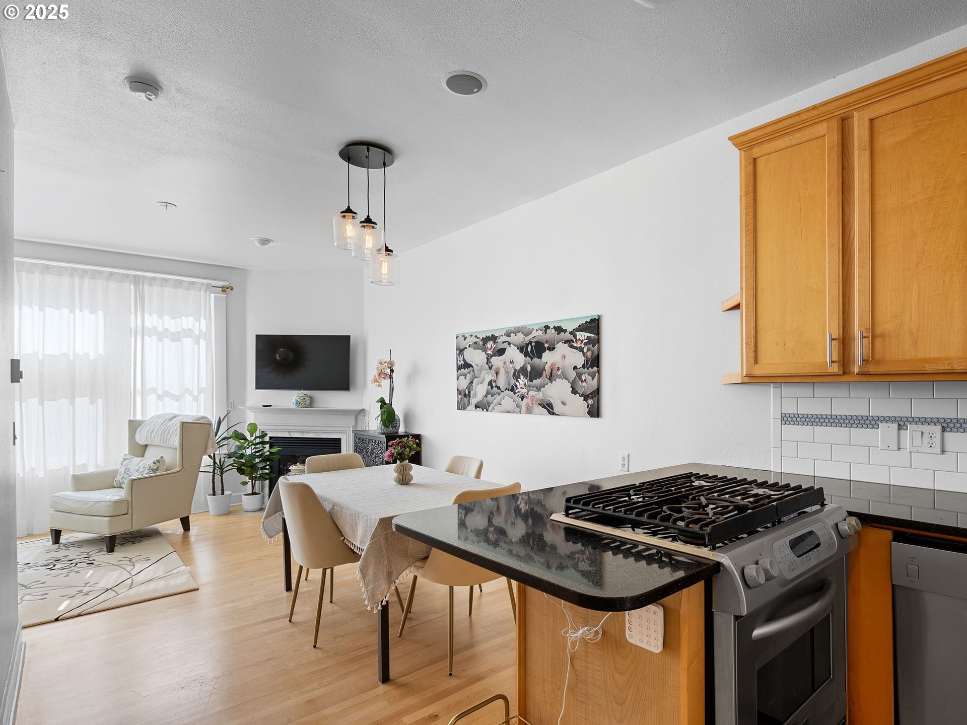 2372 NW GLISAN ST 4