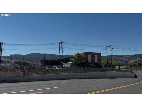 1603 COVE AVE La Grande OR 97850