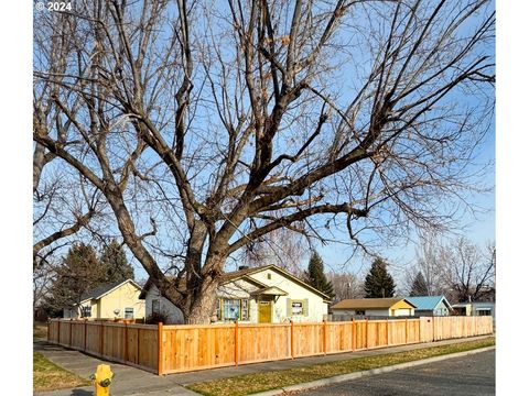 A home in Baker City