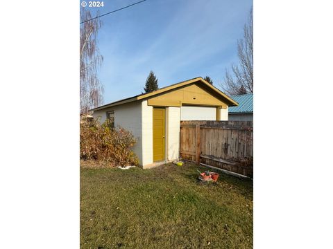 A home in Baker City