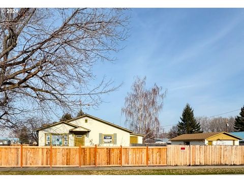 A home in Baker City