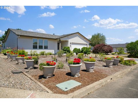 A home in Woodburn