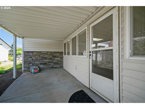 A home in Woodburn