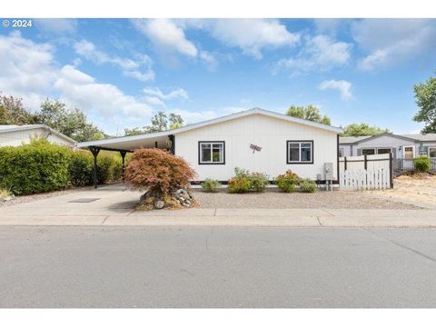 A home in Roseburg