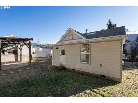 Tiny photo for 48247 E 2nd St, Oakridge, OR 97463 (MLS # 744826050)