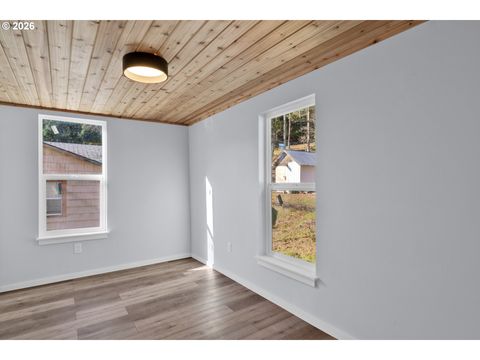 Tiny photo for 48247 E 2nd St, Oakridge, OR 97463 (MLS # 744826050)