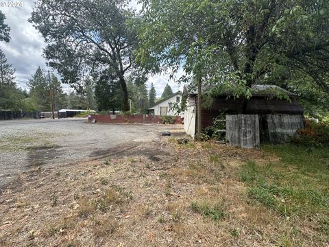 A home in Cave Junction