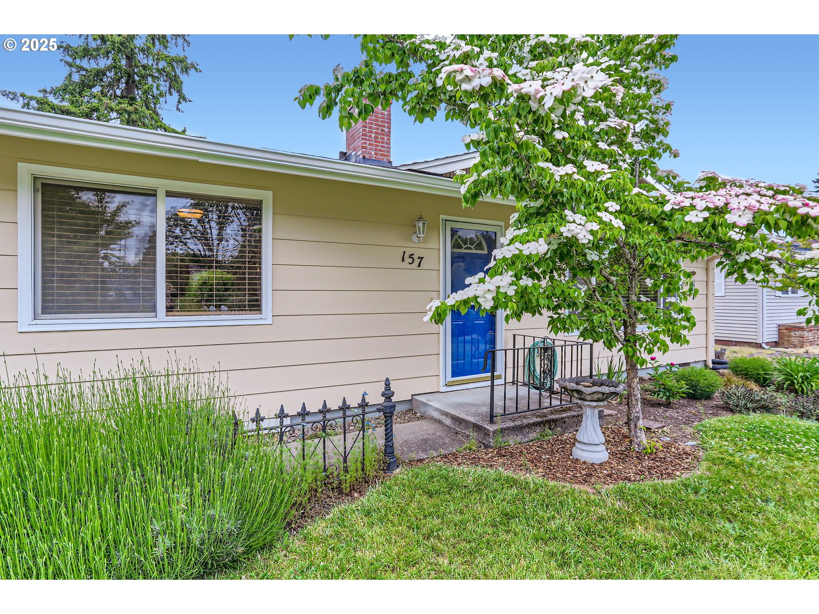 157 NE 11TH DR