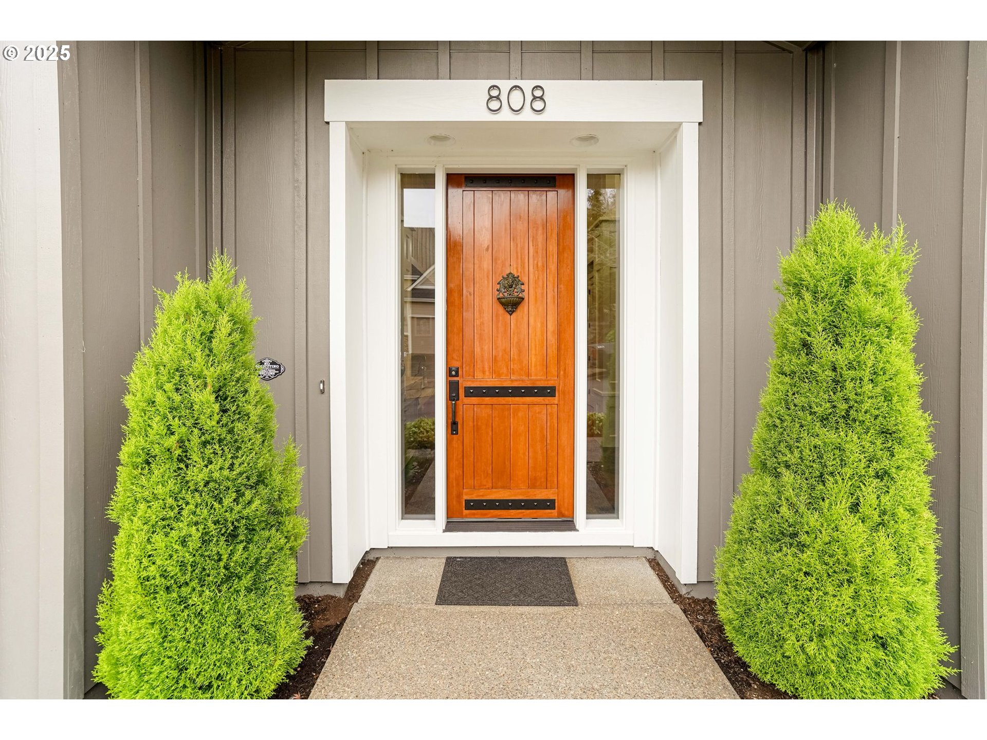 808 SE HAZELTINE AVE