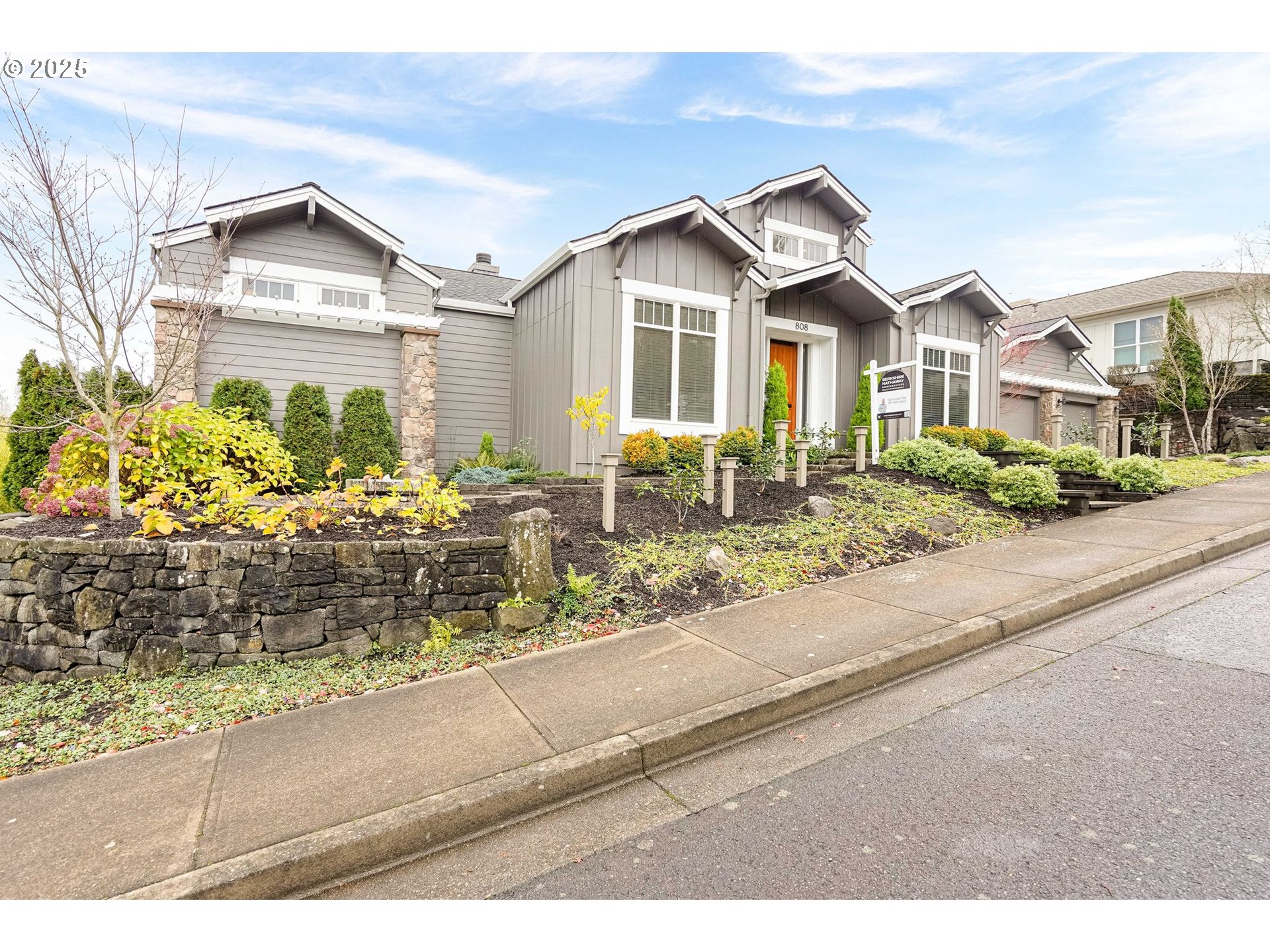 808 SE HAZELTINE AVE