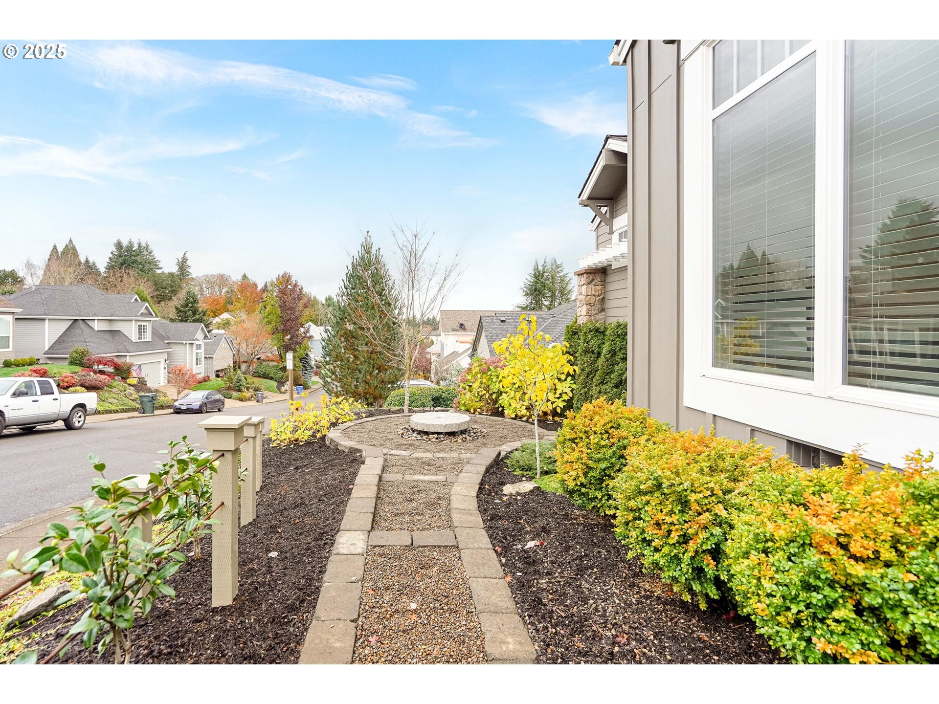 808 SE HAZELTINE AVE