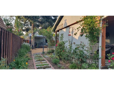 A home in Newberg