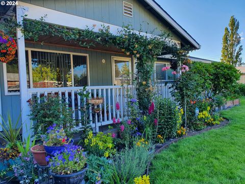 A home in Newberg