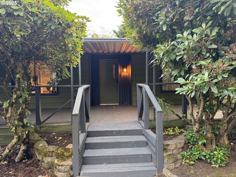 2386 N MENZIES CT Portland OR 97217