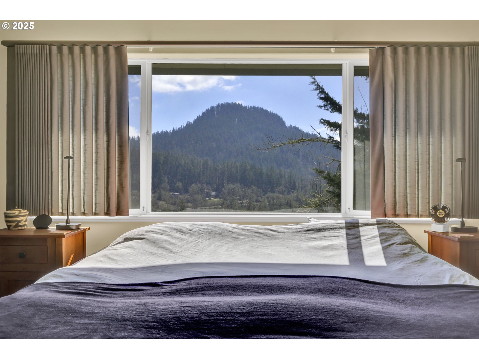 Eugene, Oregon 97405, United States, 3 Bedrooms Bedrooms, ,3 BathroomsBathrooms,Residential,Active,94420