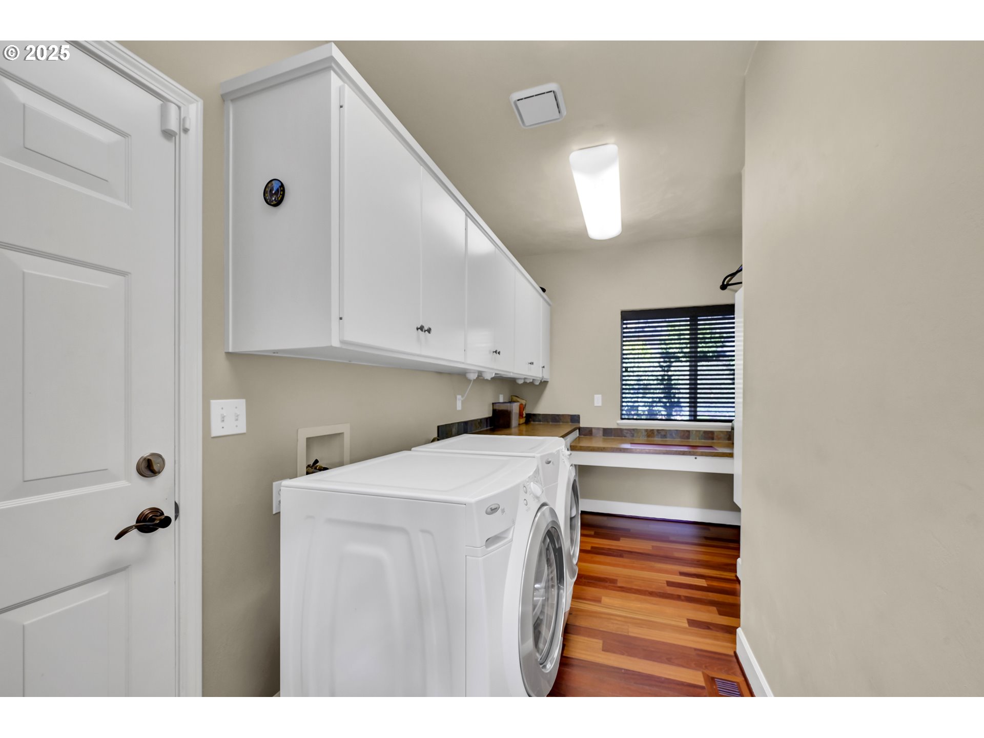 Eugene, Oregon 97405, United States, 3 Bedrooms Bedrooms, ,3 BathroomsBathrooms,Residential,Active,94420