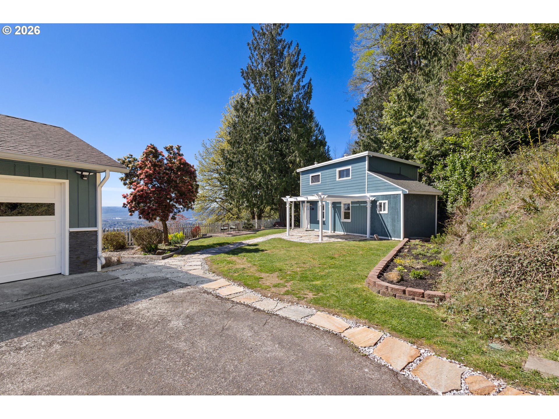 155 GRANDVIEW TER