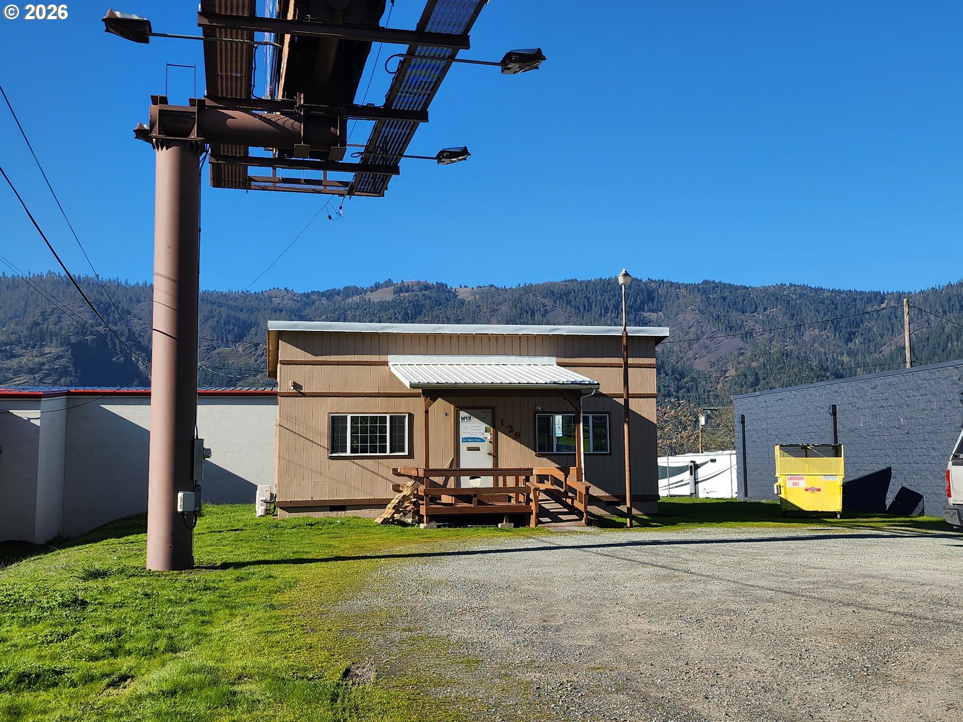 129 S OLD PACIFIC HWY