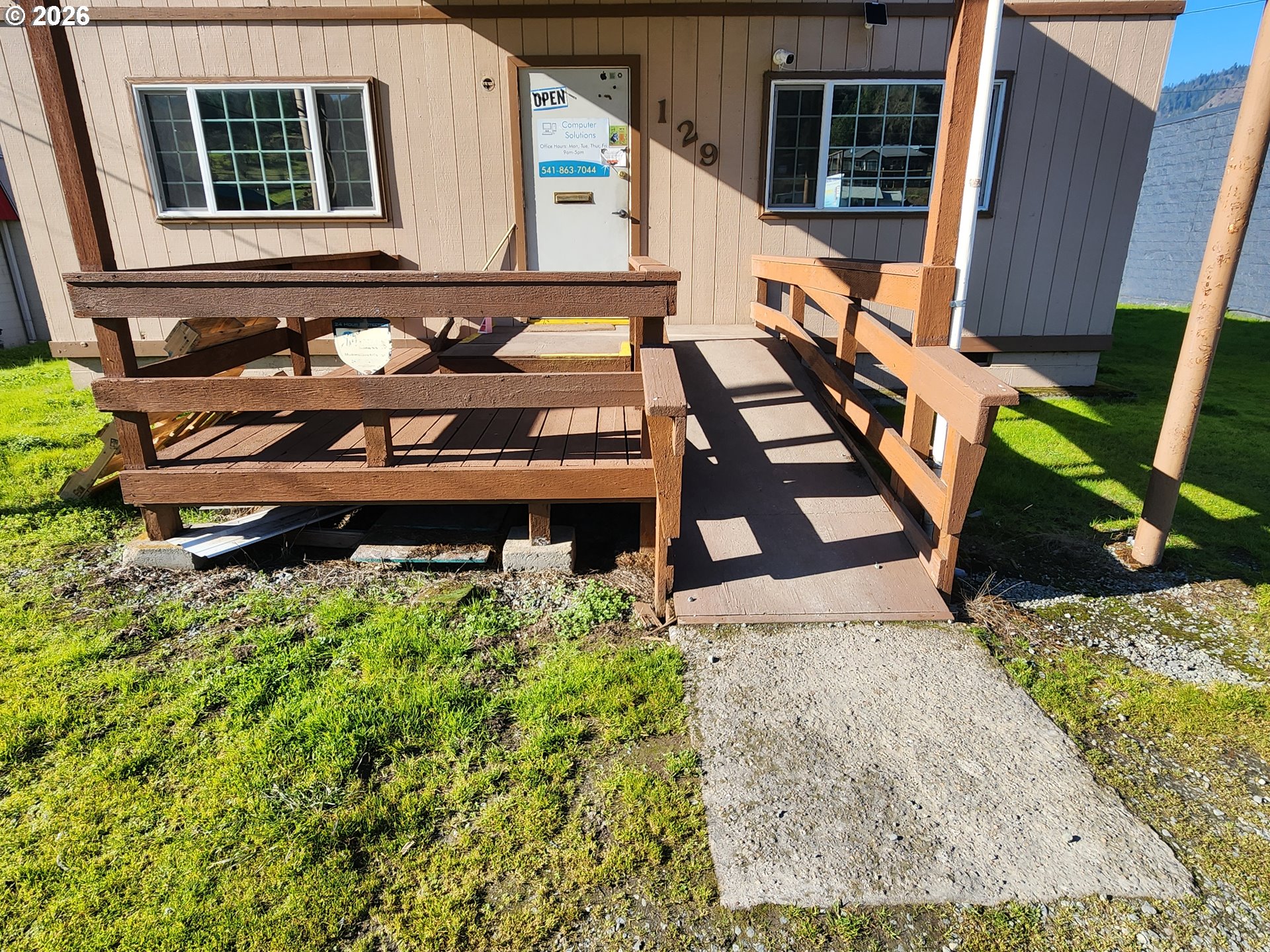 129 S OLD PACIFIC HWY