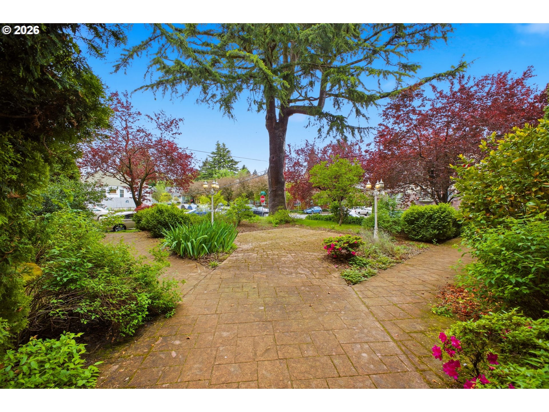 711 NE RANDALL AVE 301