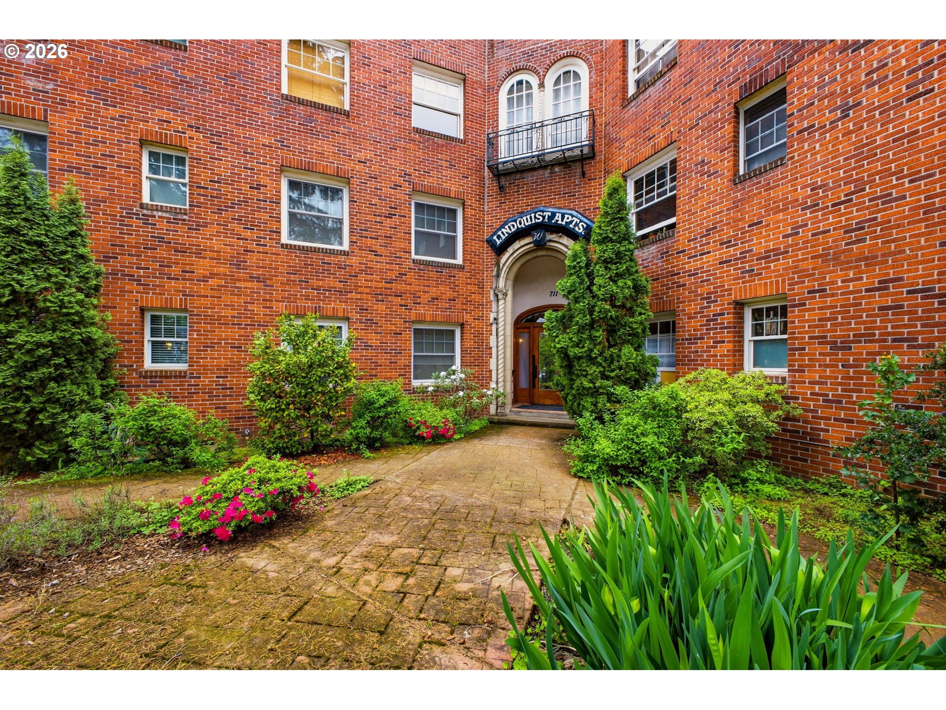 711 NE RANDALL AVE 301