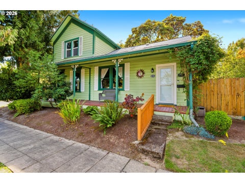 Photo of 1046 NE 2nd St, McMinnville, OR 97128 (MLS # 795655530)
