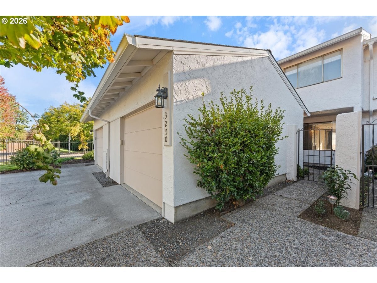3250 NE 29TH ST