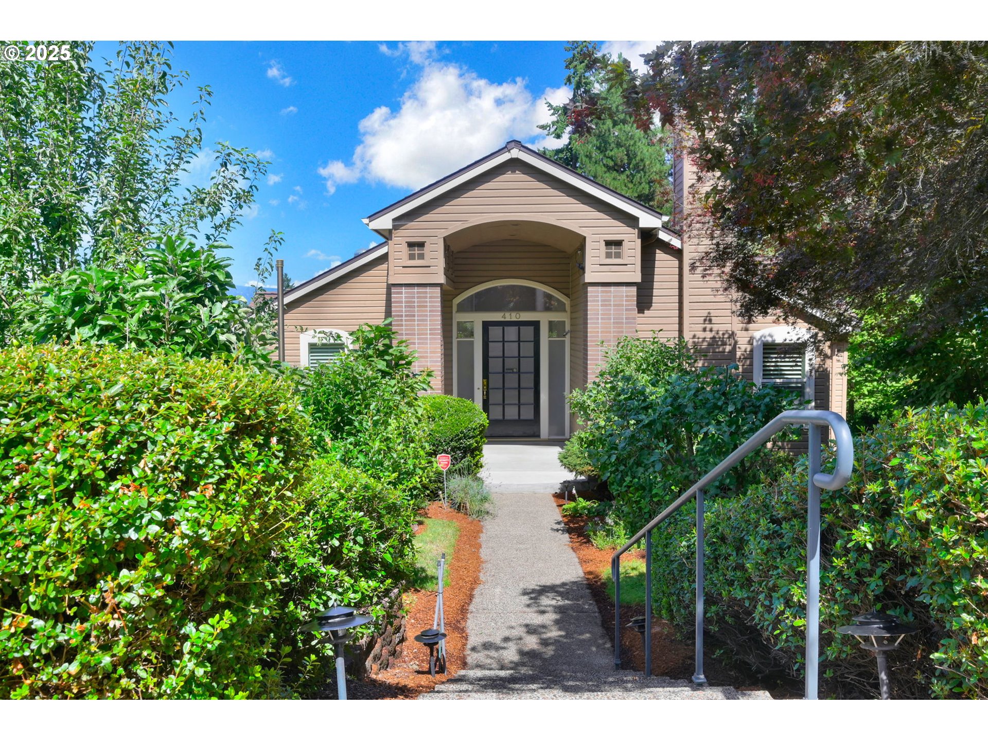 410 SPYGLASS DR