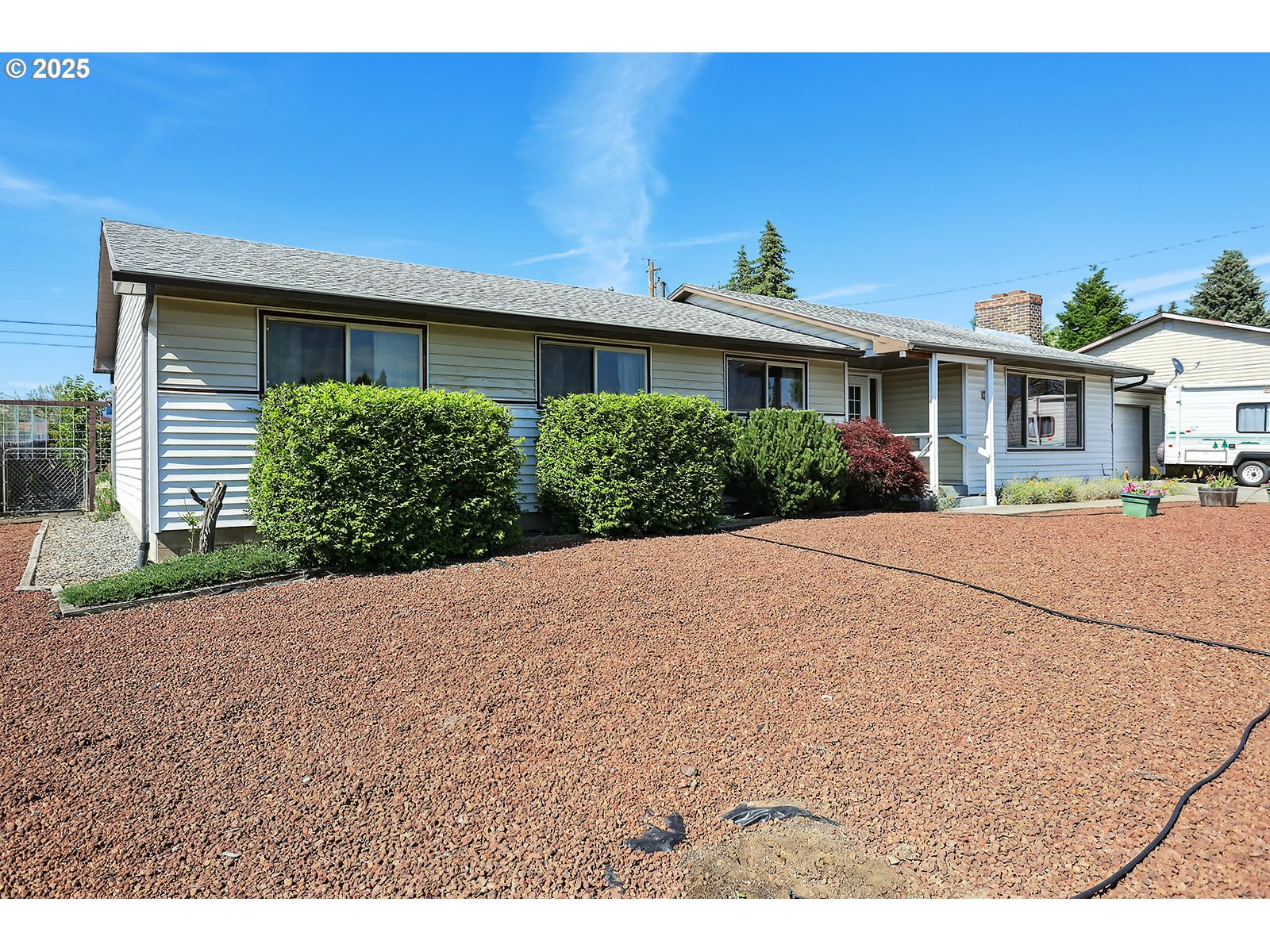 825 MAPLE DR