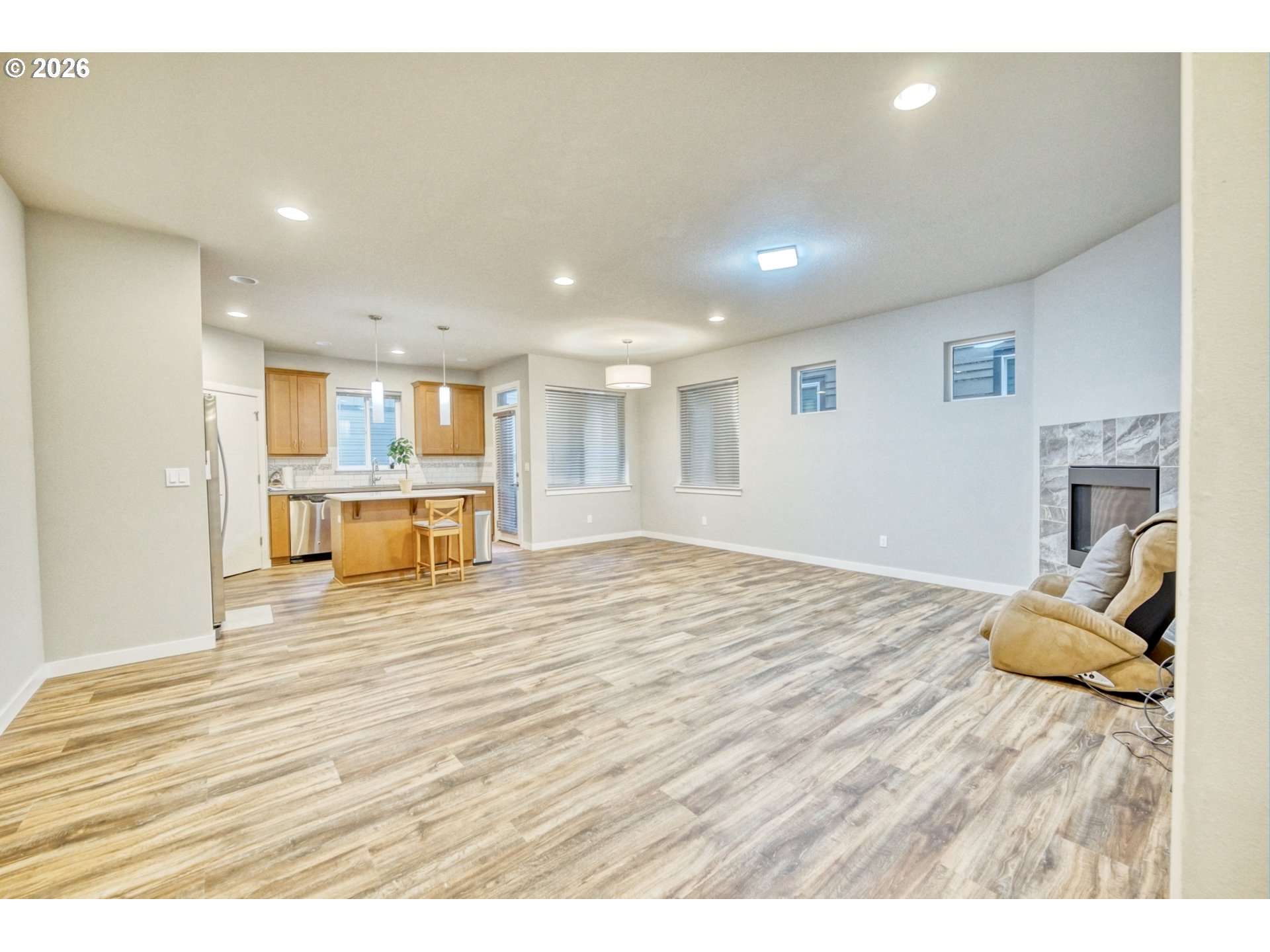 722 NW PEBBLESTONE LN