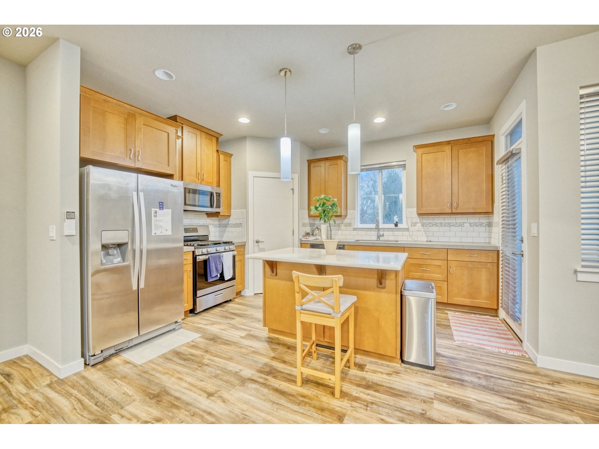 722 NW PEBBLESTONE LN