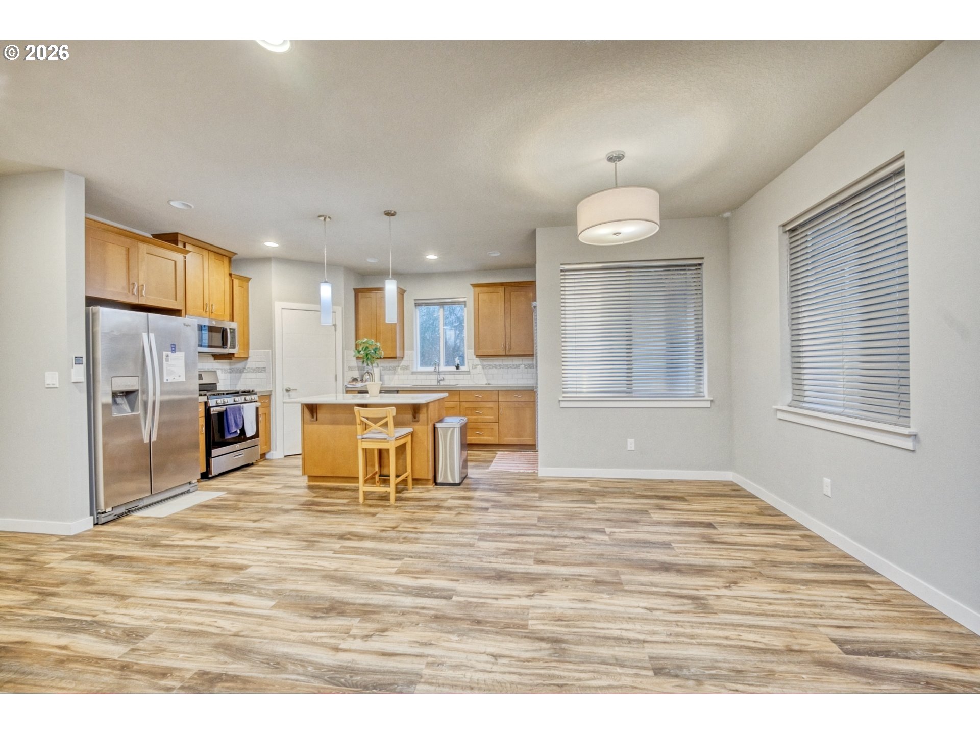 722 NW PEBBLESTONE LN