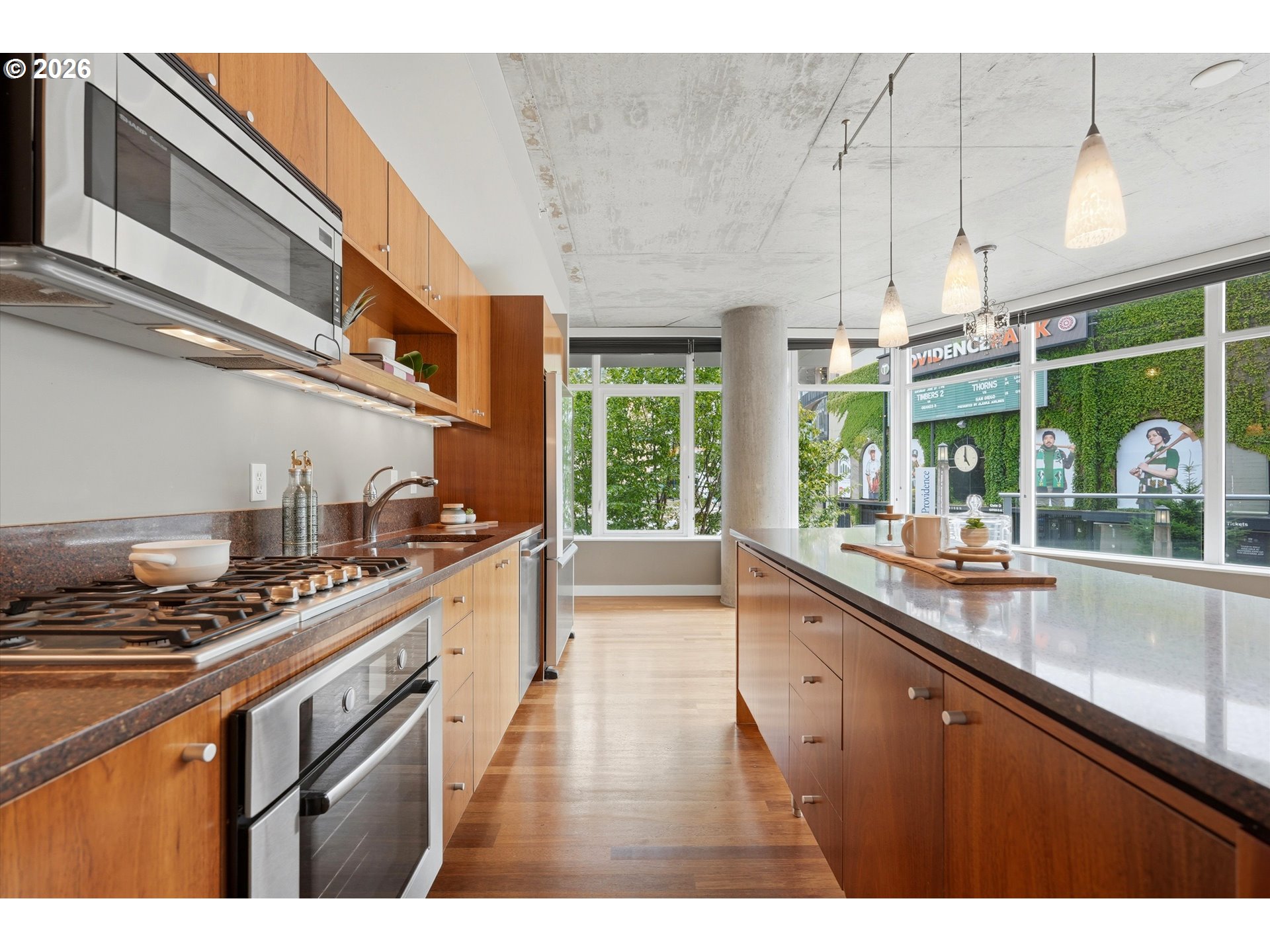 1926 W BURNSIDE ST 216