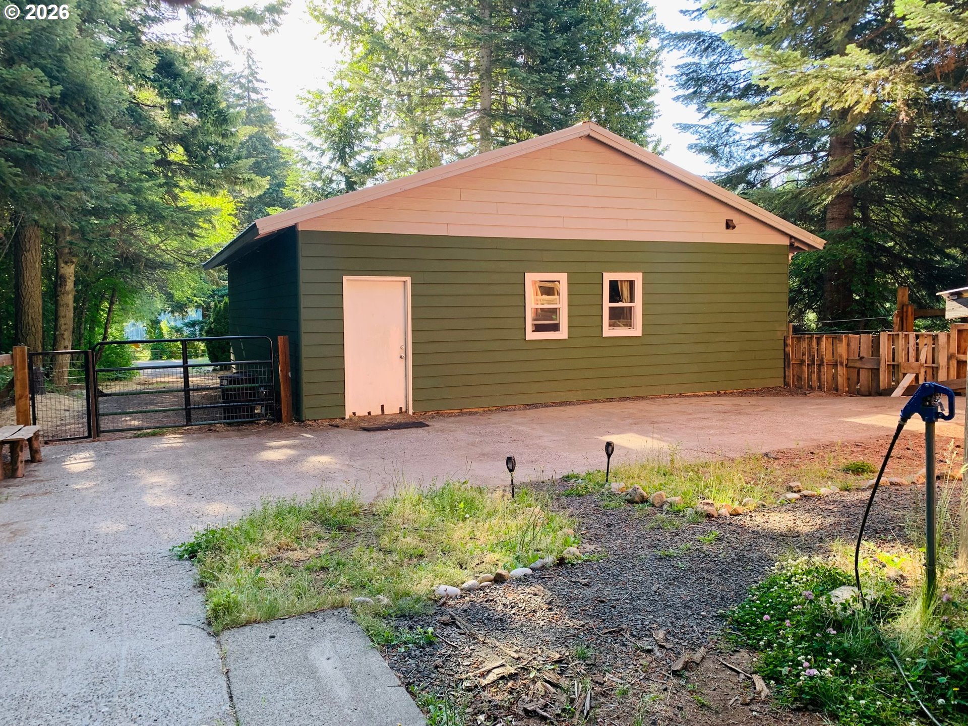 8520 CLEAR CREEK RD