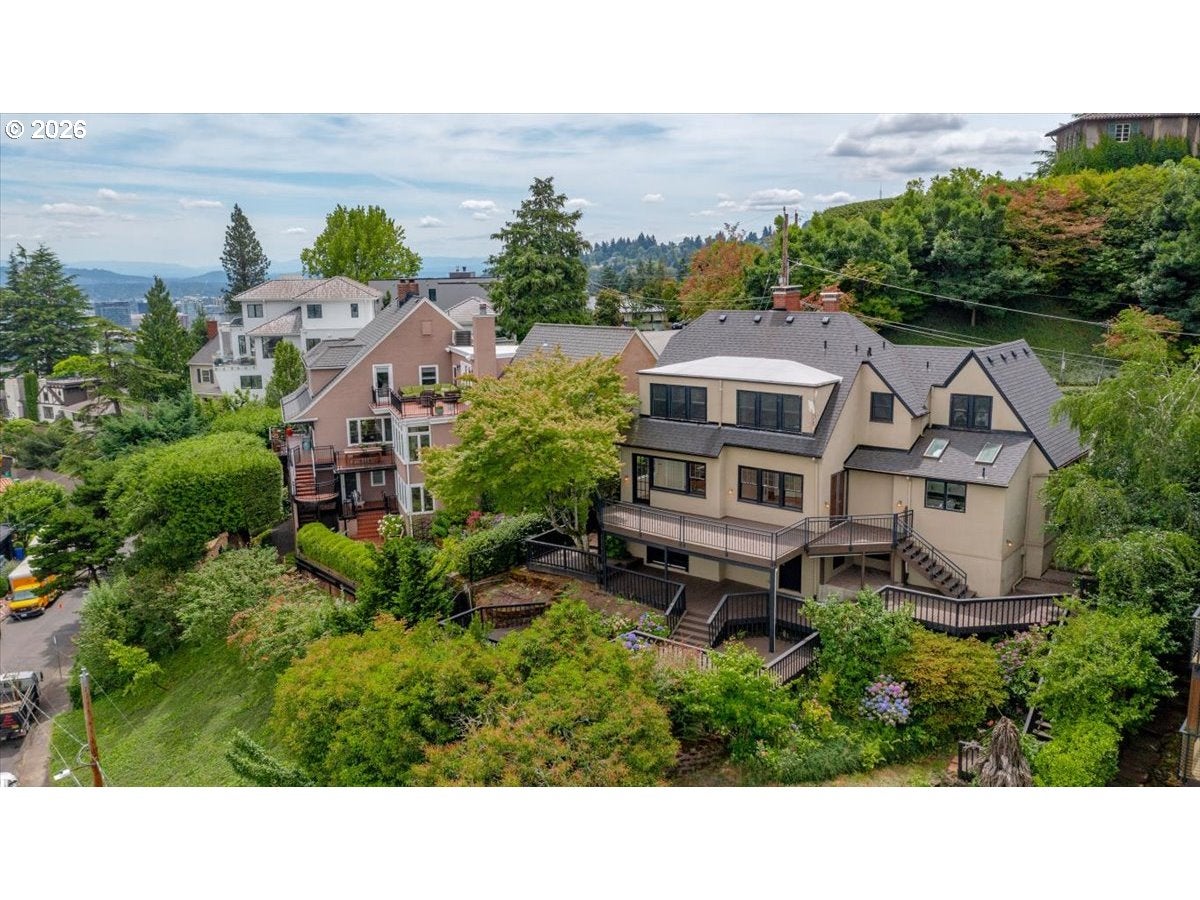 294 NW MACLEAY BLVD