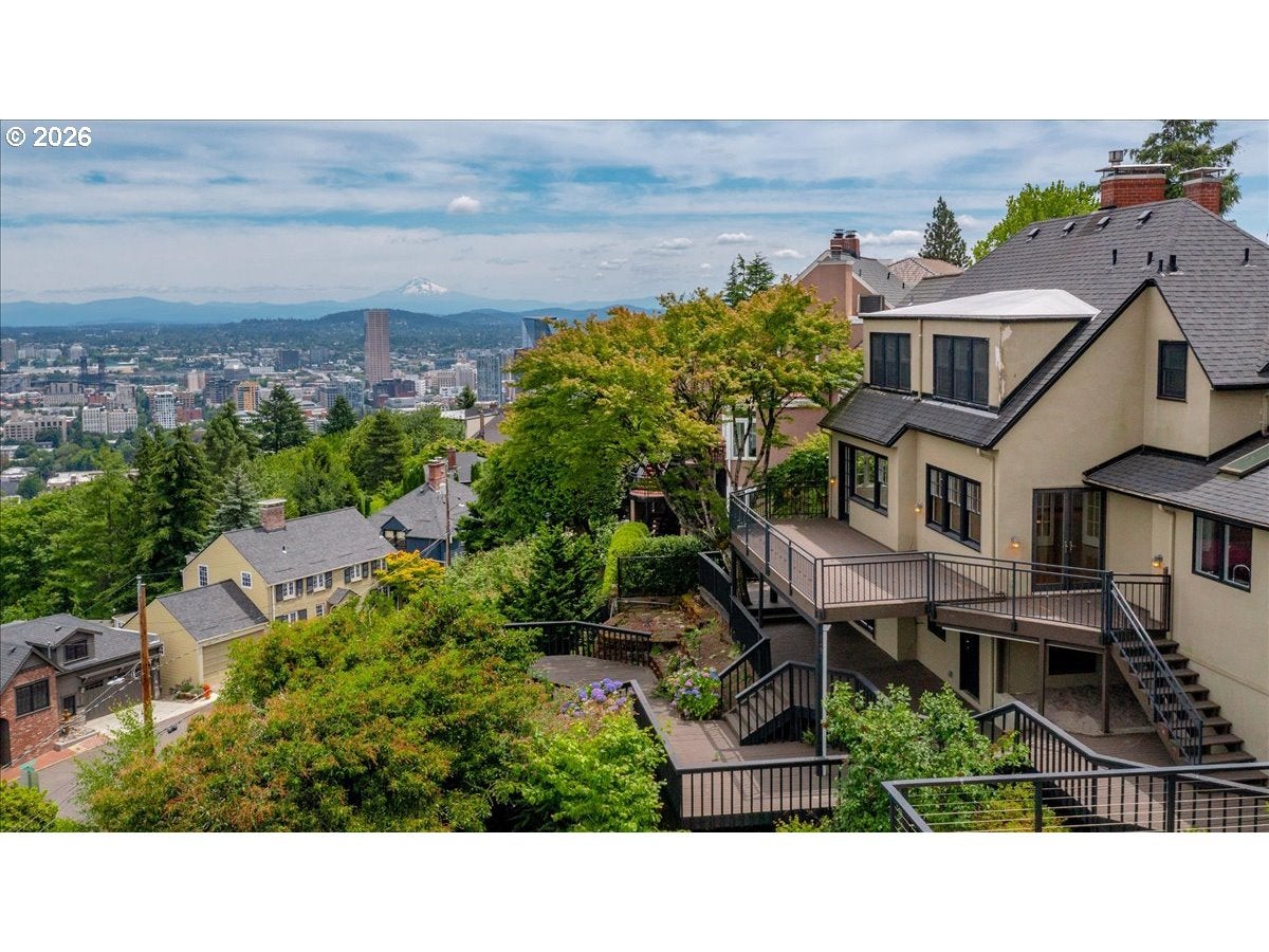 294 NW MACLEAY BLVD