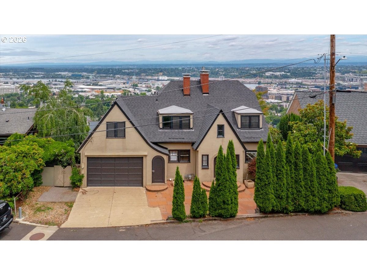 294 NW MACLEAY BLVD