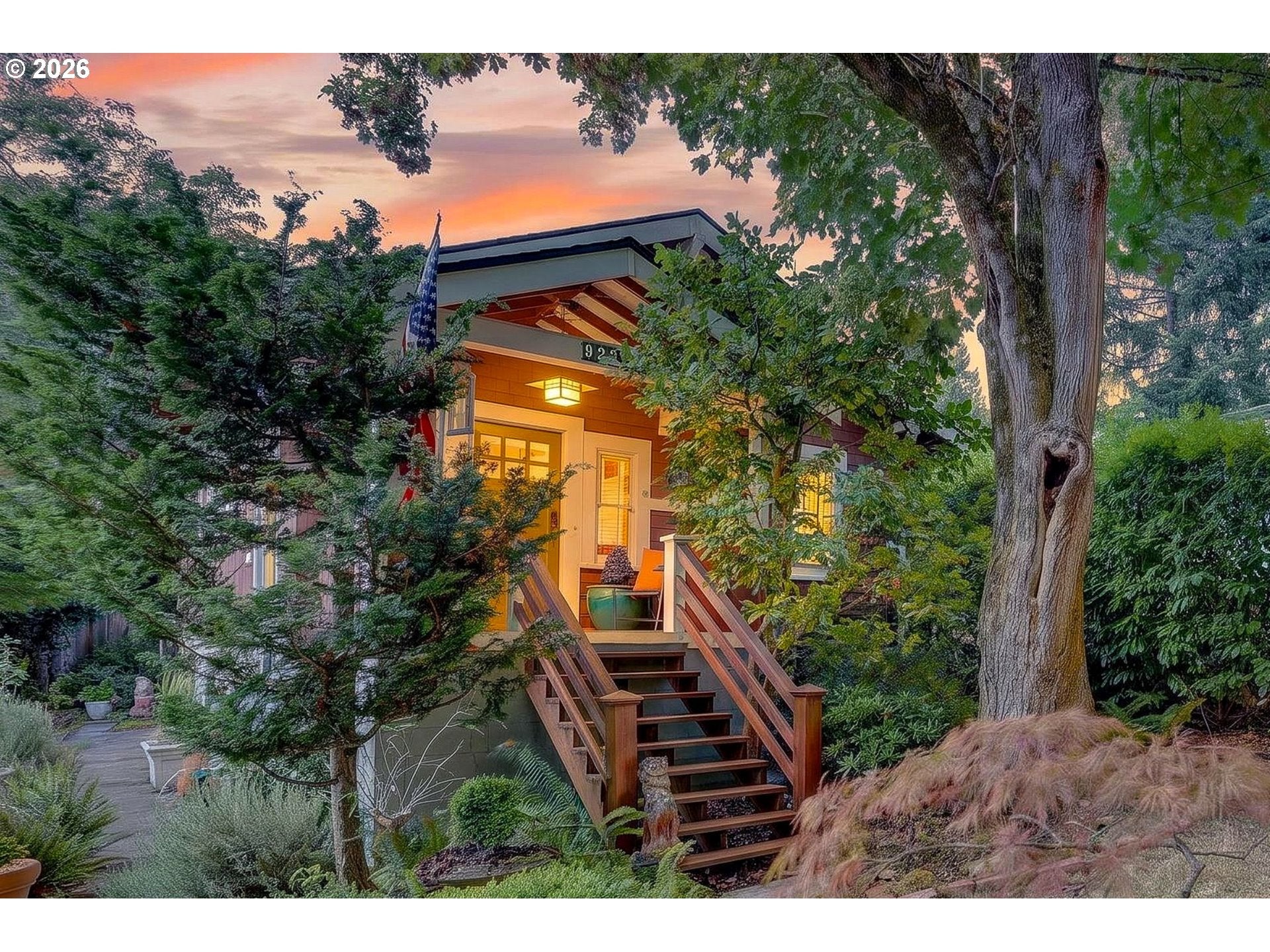 9225 SW BOONES FERRY RD — 2 bed 2 bath Single Family Residence