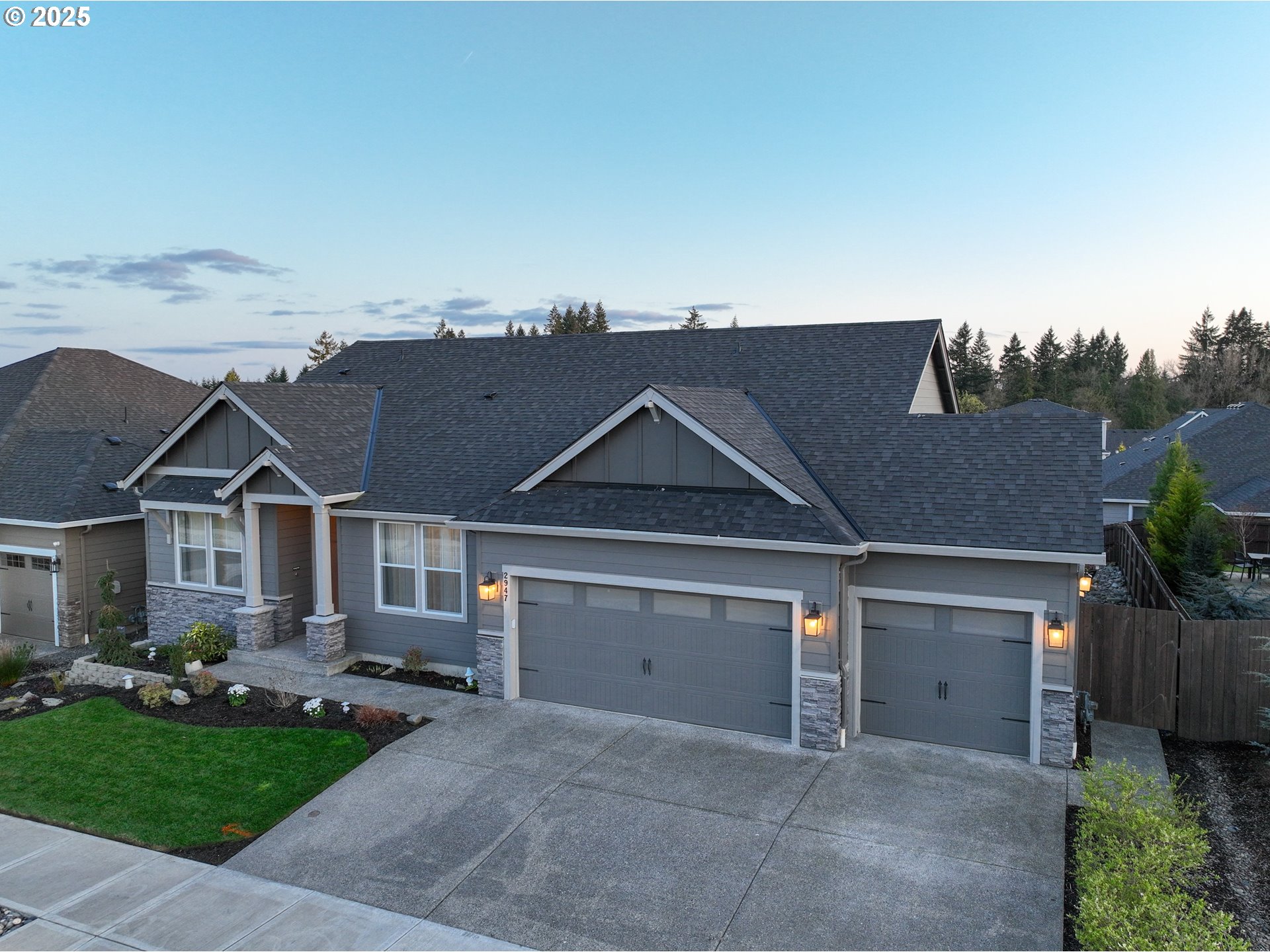 2947 S WHITE SALMON DR
