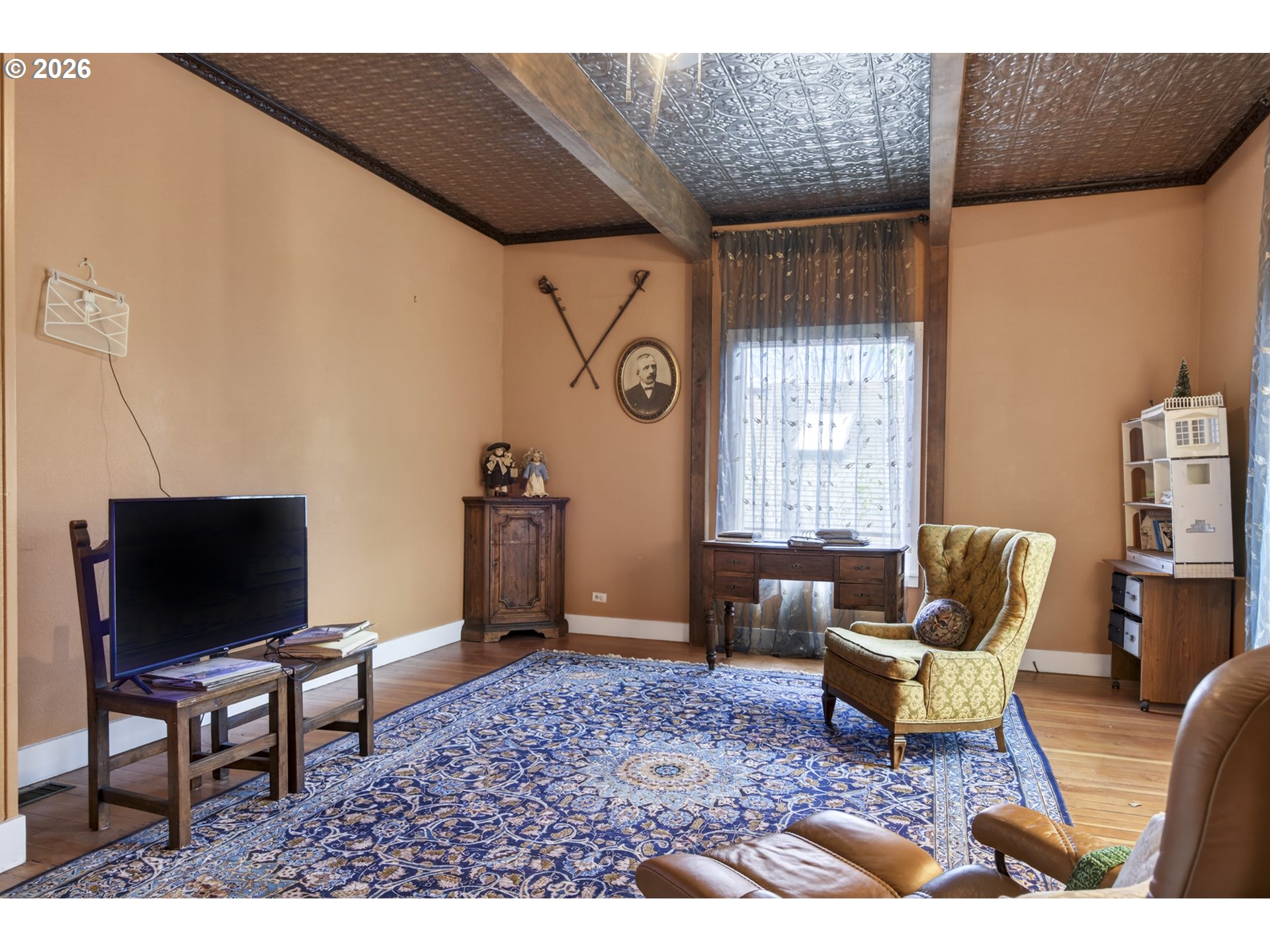 693 NE WINCHESTER ST